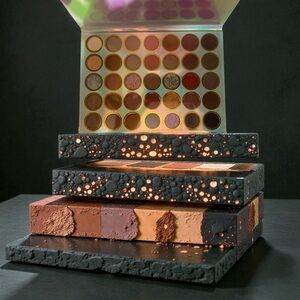 👑 Dazzle On A Dime Eyeshadow Palette By Mavretic Cosmetics